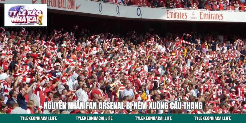 Nguyên nhân Fan Arsenal bị ném xuống cầu thang&nbsp;